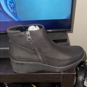 NWOT Skechers Women's Black Ankle Boots S. 9